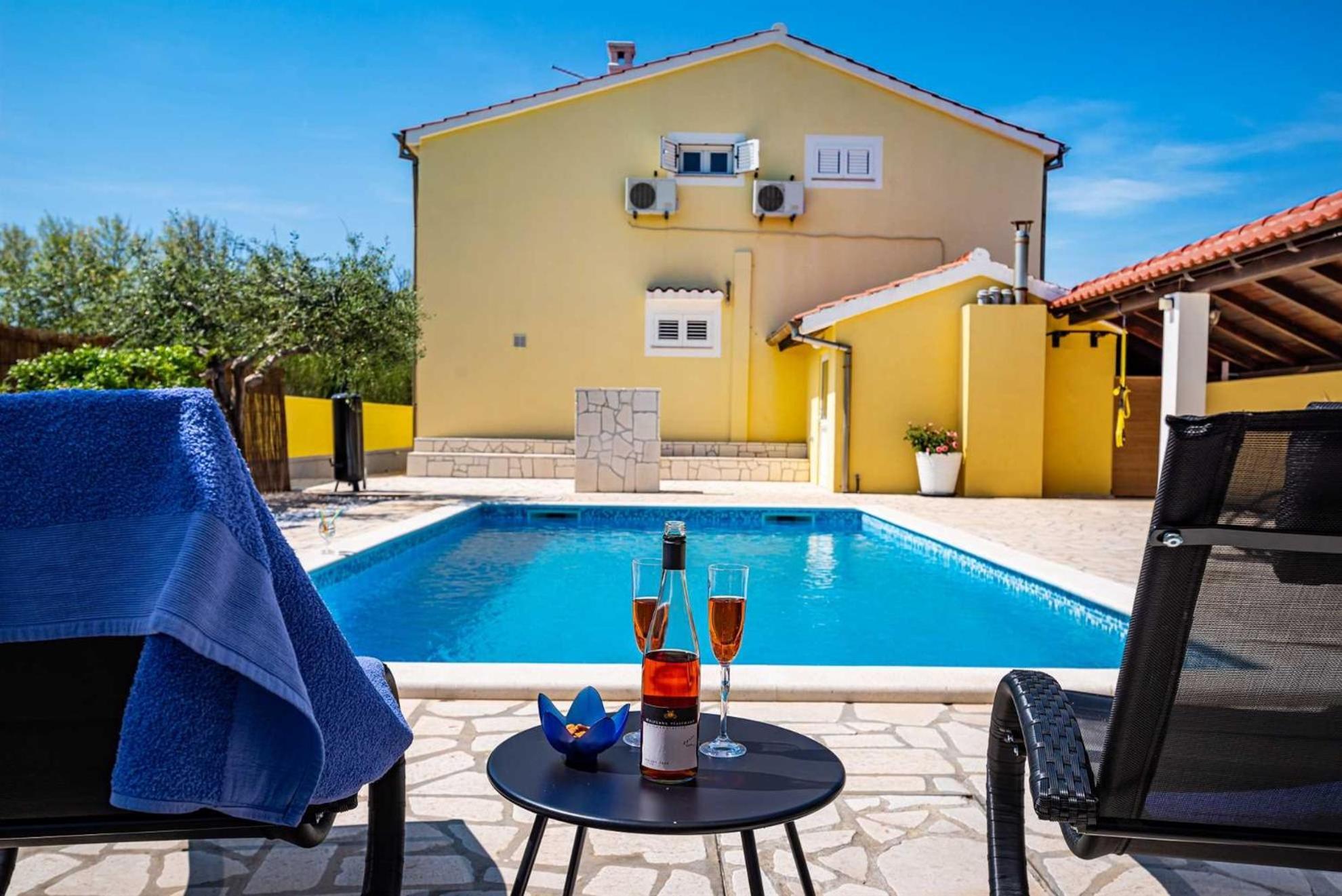 Apartment House Simoni With Pool, Zadar County プリヴラカ エクステリア 写真