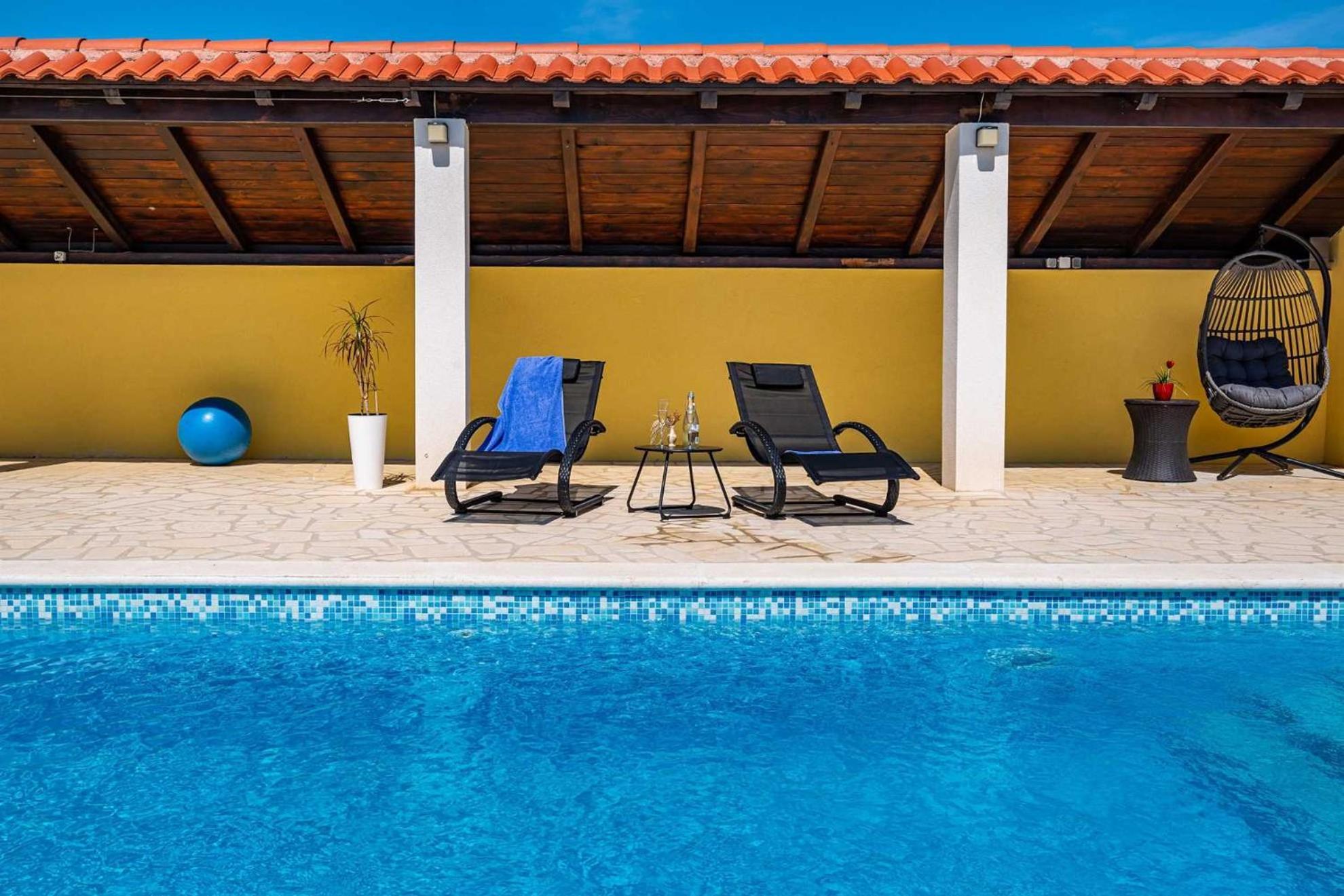 Apartment House Simoni With Pool, Zadar County プリヴラカ エクステリア 写真
