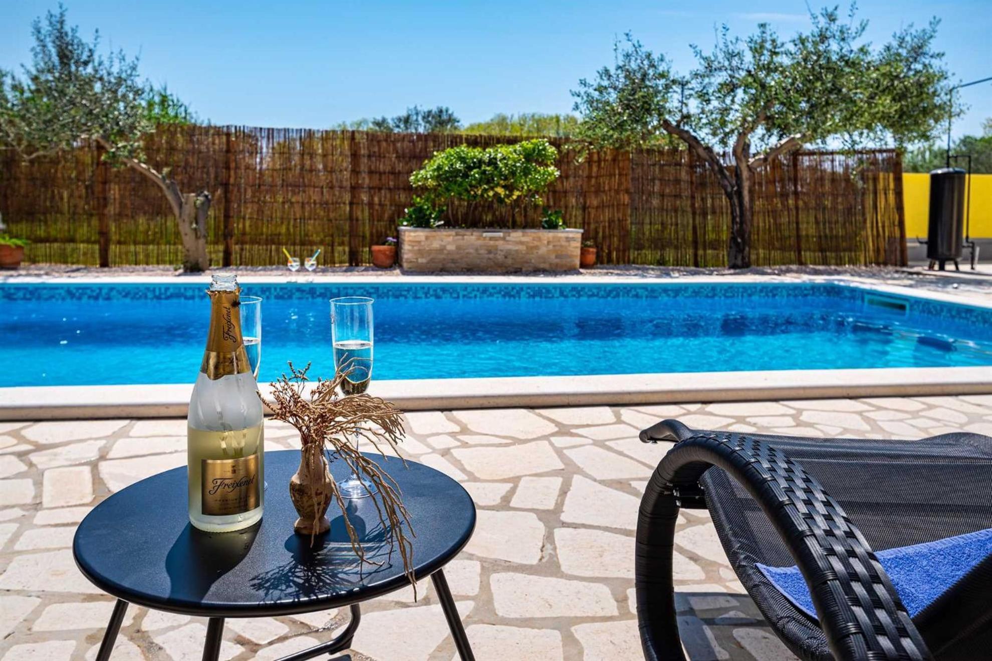 Apartment House Simoni With Pool, Zadar County プリヴラカ エクステリア 写真