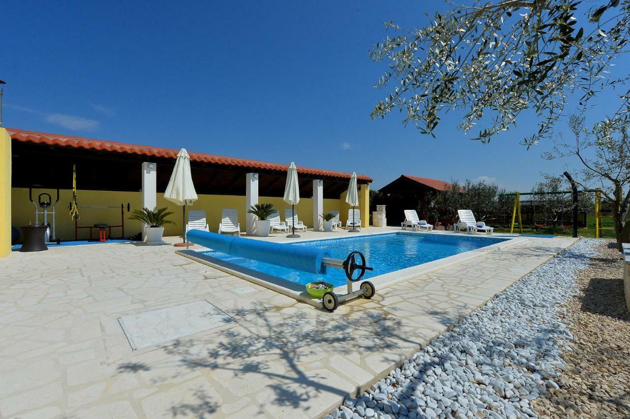 Apartment House Simoni With Pool, Zadar County プリヴラカ エクステリア 写真