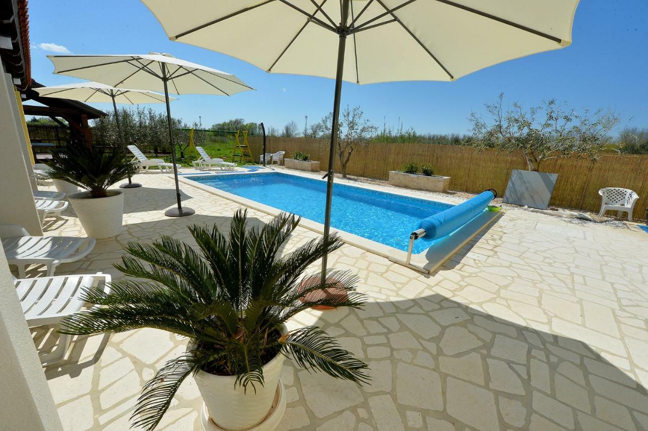 Apartment House Simoni With Pool, Zadar County プリヴラカ エクステリア 写真