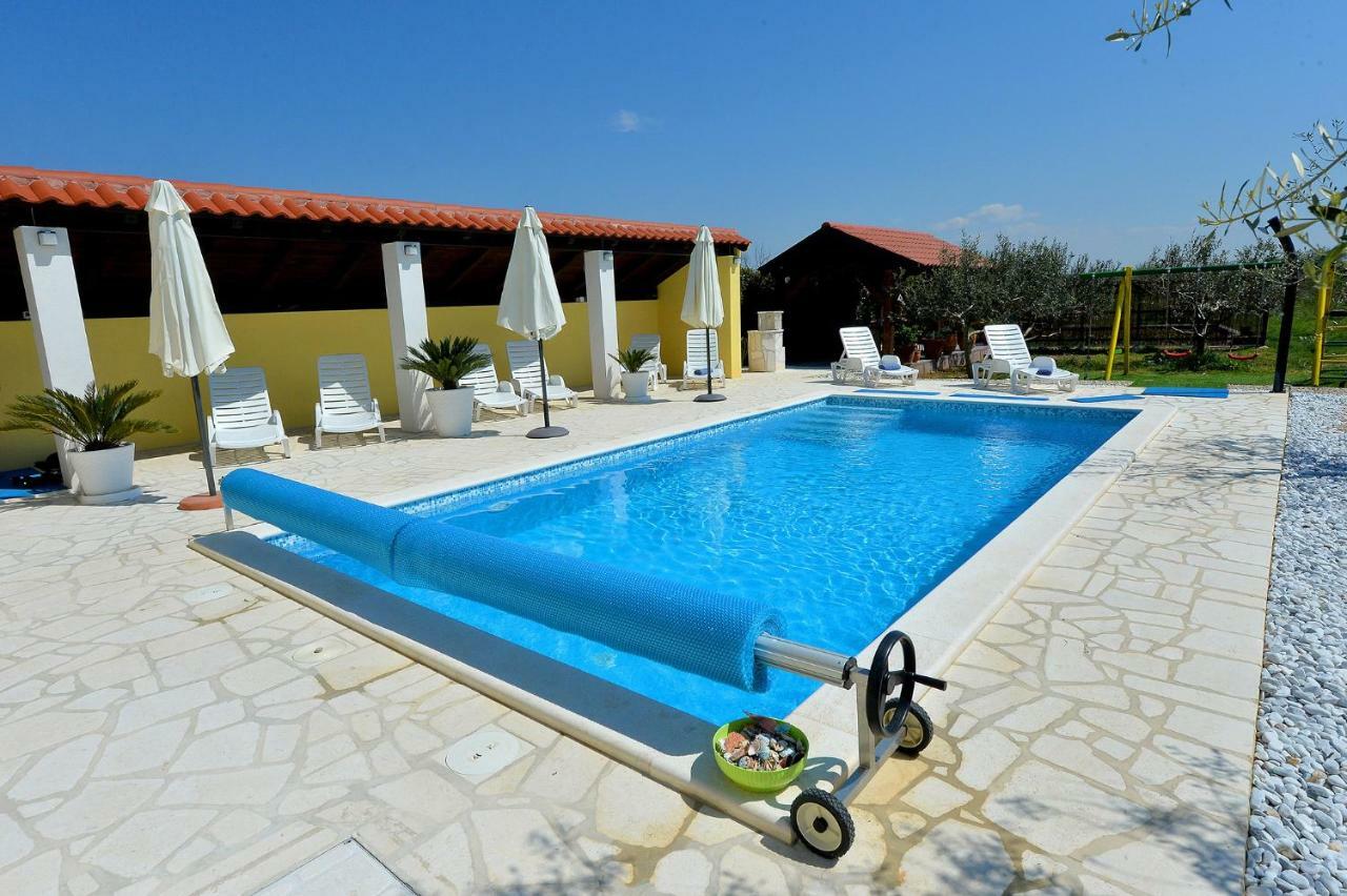 Apartment House Simoni With Pool, Zadar County プリヴラカ エクステリア 写真