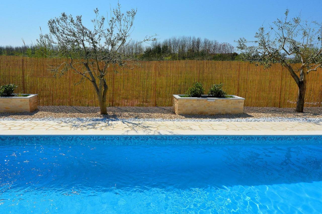 Apartment House Simoni With Pool, Zadar County プリヴラカ エクステリア 写真
